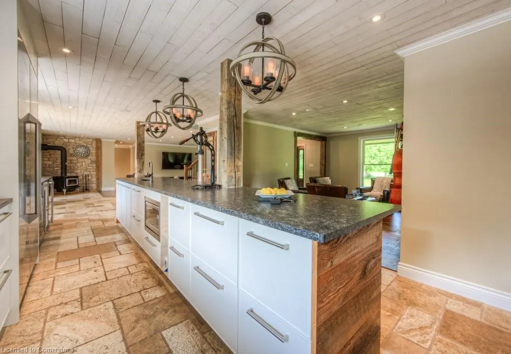 8466 Sideroad 30