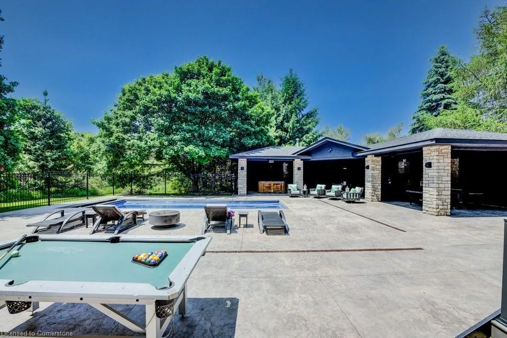 8466 Sideroad 30