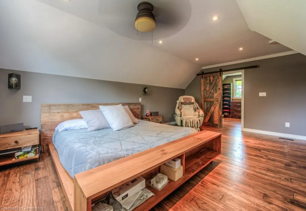 8466 Sideroad 30