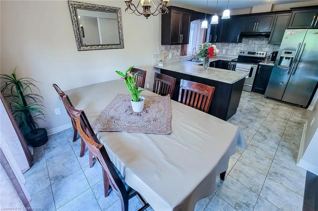 5979 Ernest Crescent