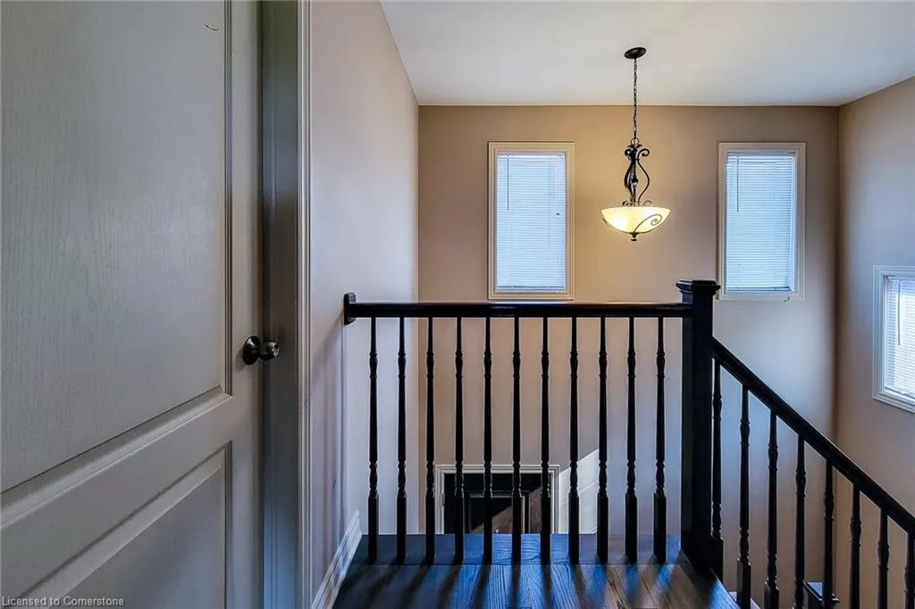 5979 Ernest Crescent