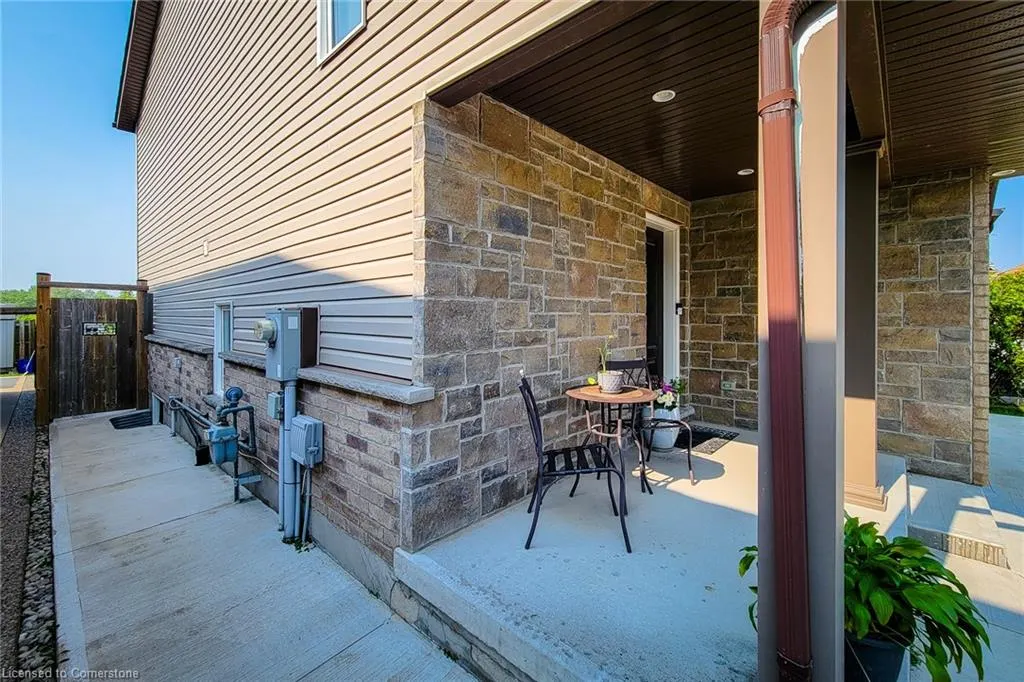 5979 Ernest Crescent