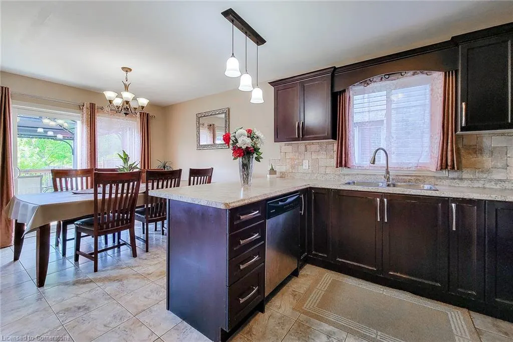 5979 Ernest Crescent