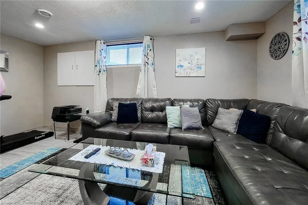 5979 Ernest Crescent