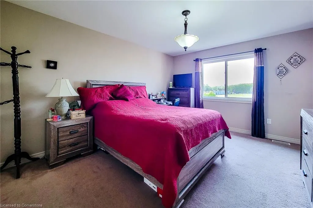 5979 Ernest Crescent