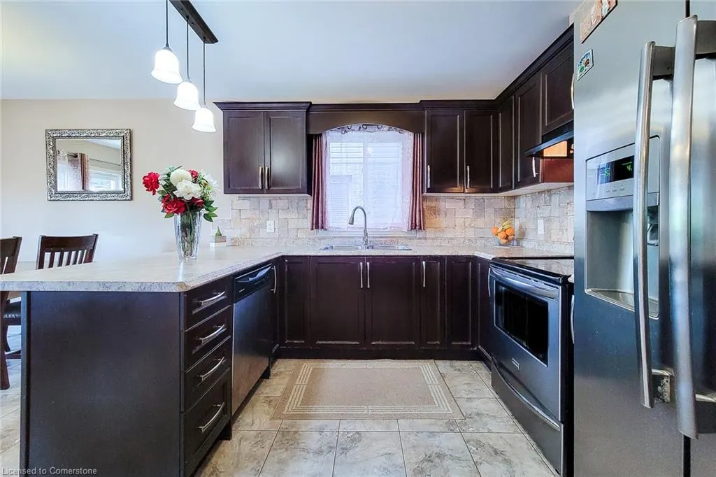 5979 Ernest Crescent