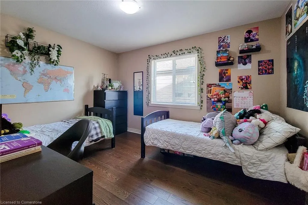 5979 Ernest Crescent