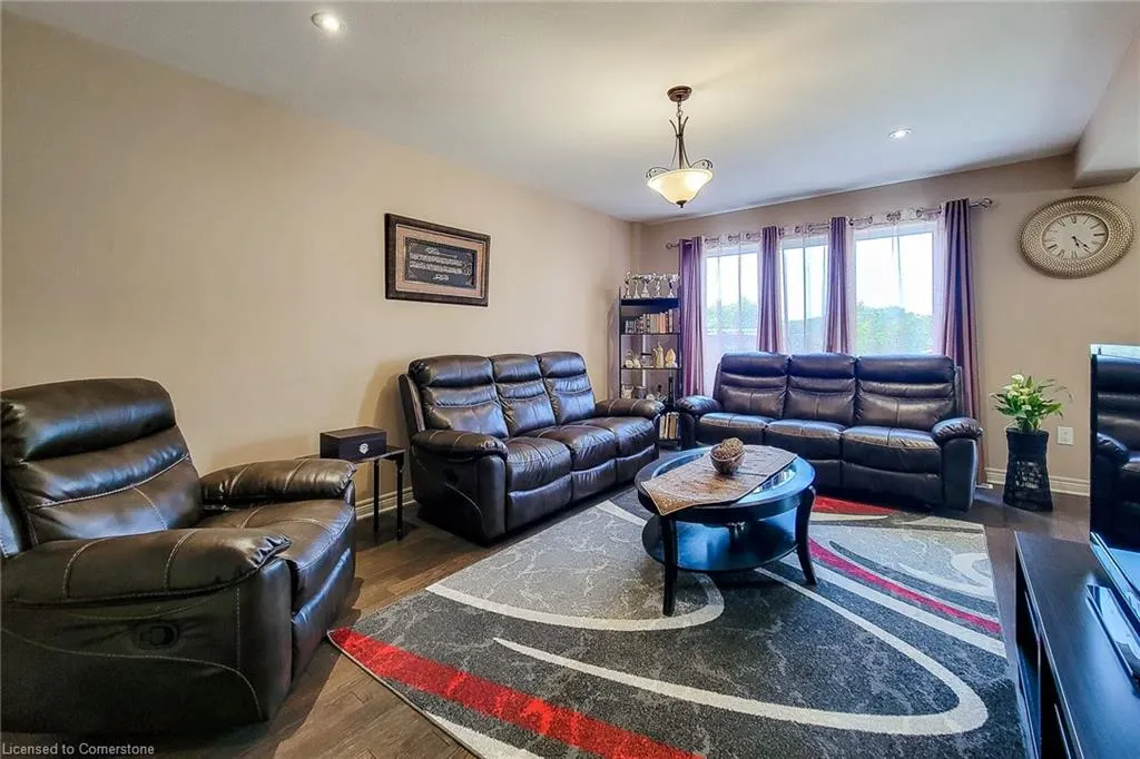 5979 Ernest Crescent
