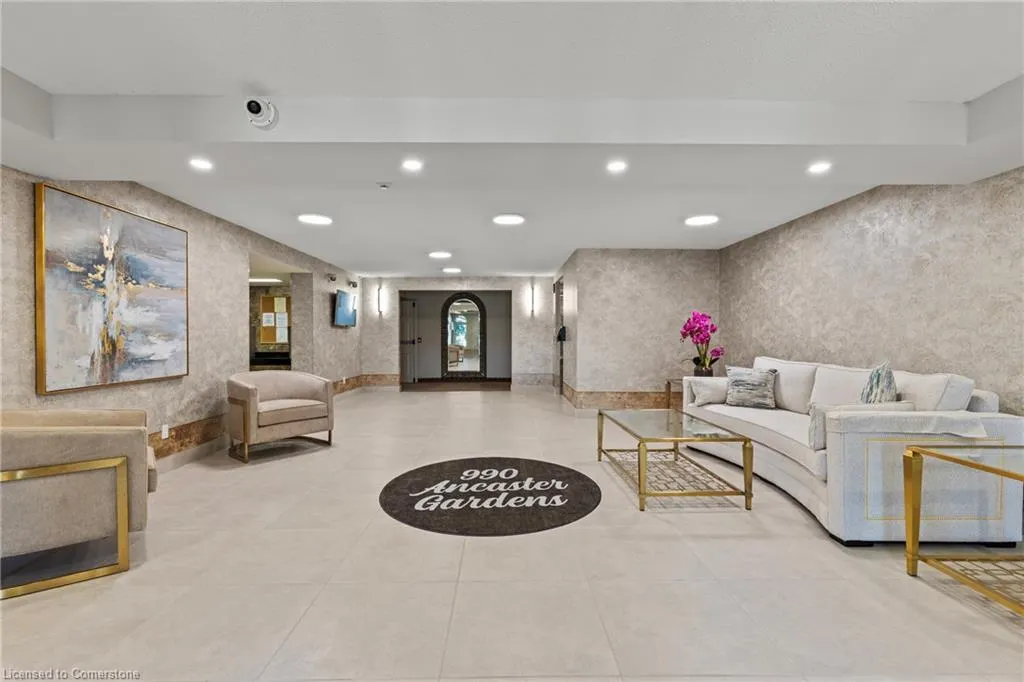 990 Golf Links Road, #301