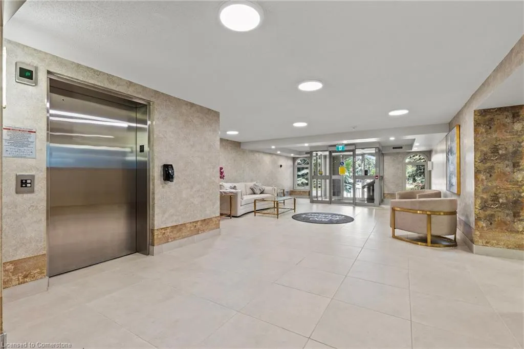990 Golf Links Road, #301
