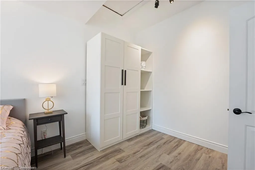 65 Broadway Street W