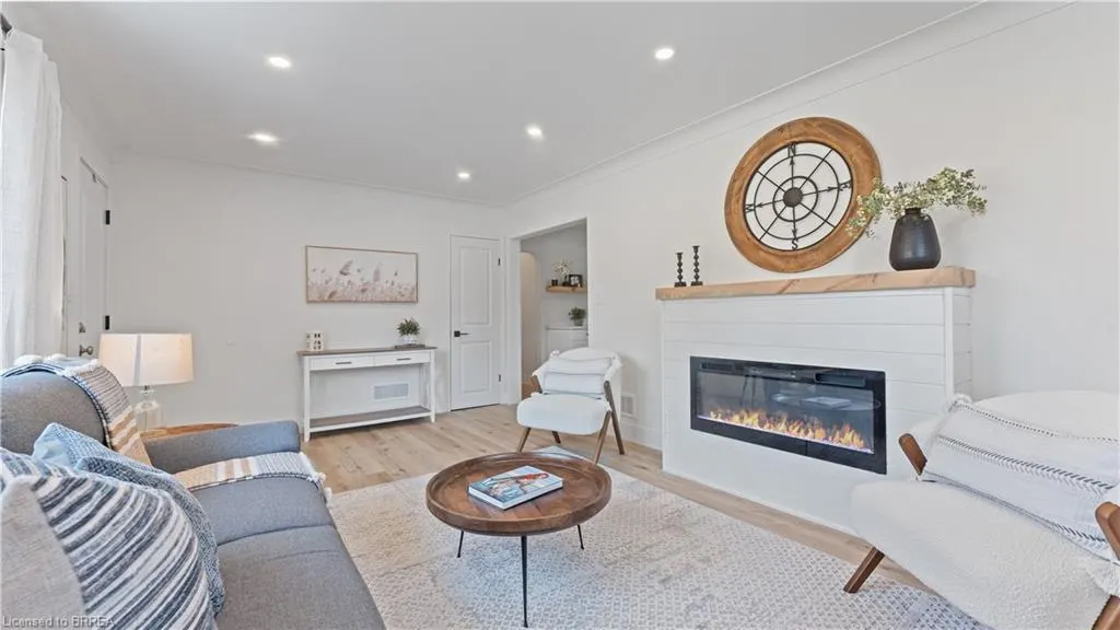 37 Rowanwood Avenue