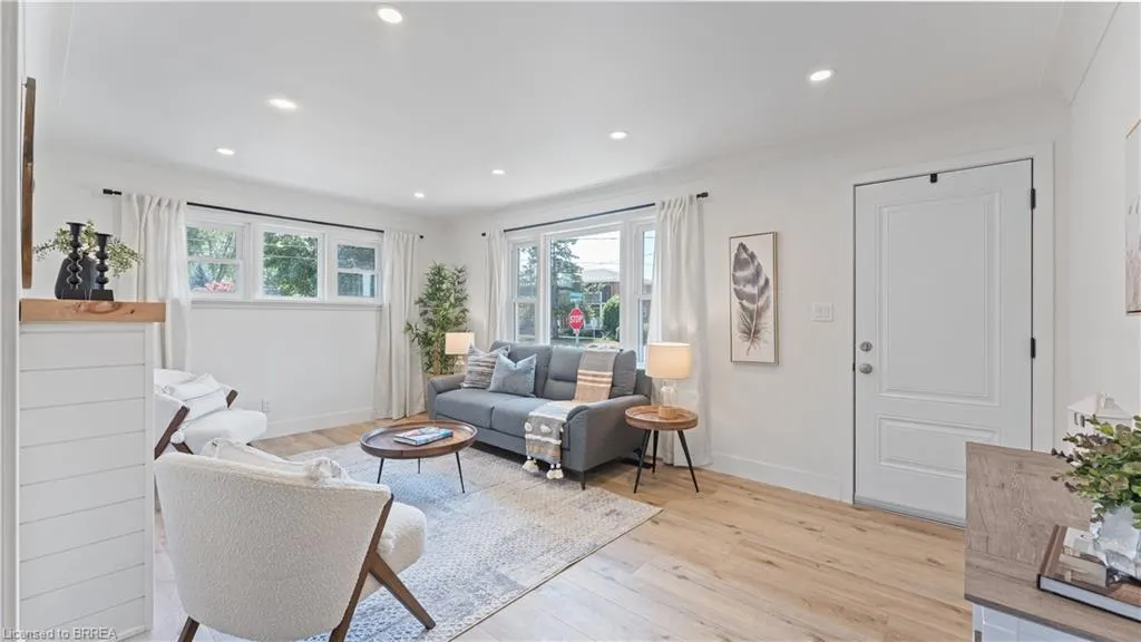 37 Rowanwood Avenue