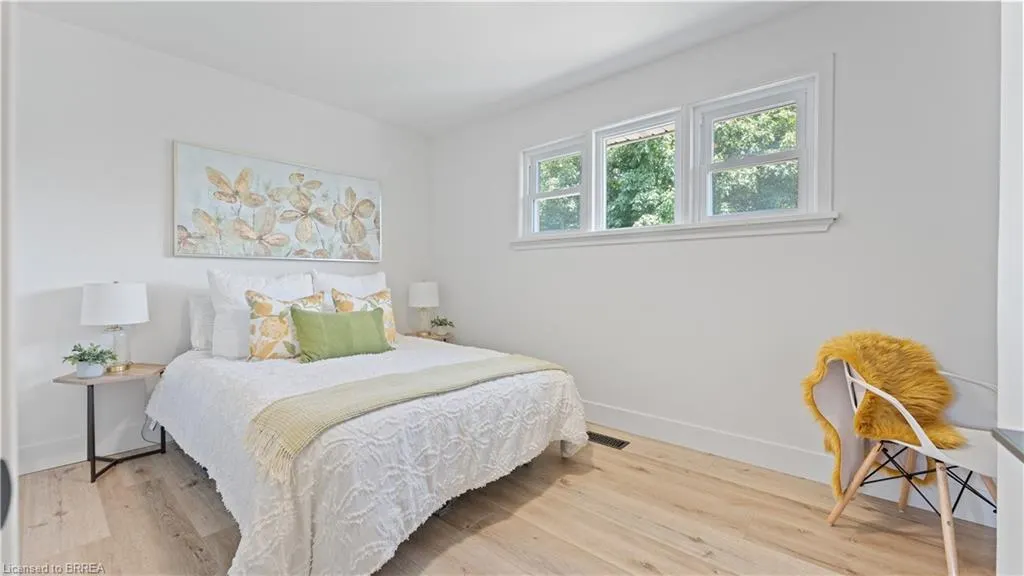 37 Rowanwood Avenue