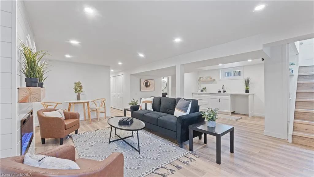 37 Rowanwood Avenue
