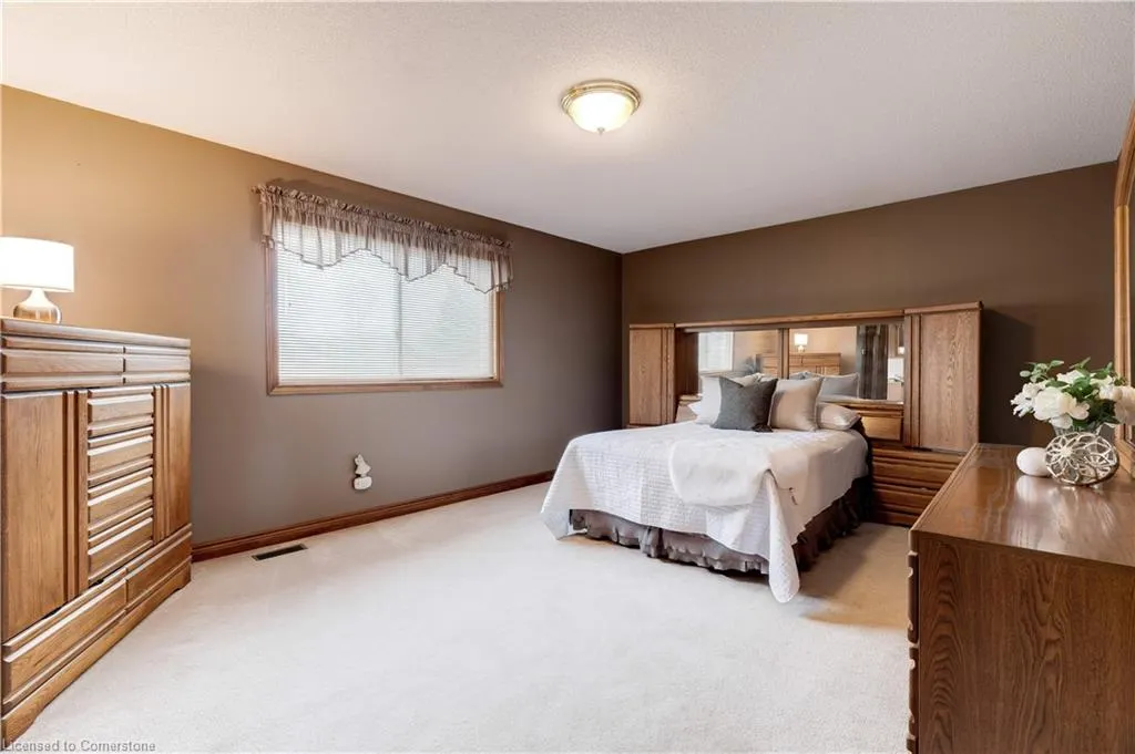 9 Sugarberry Court
