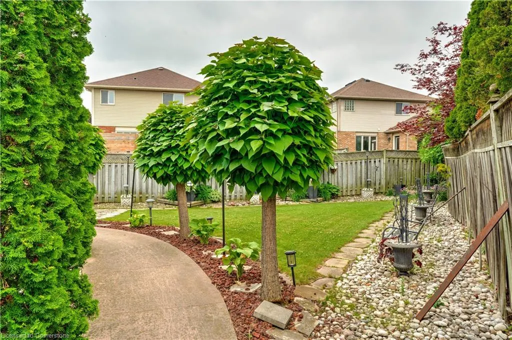 9 Sugarberry Court