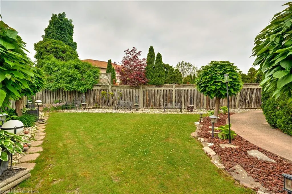 9 Sugarberry Court