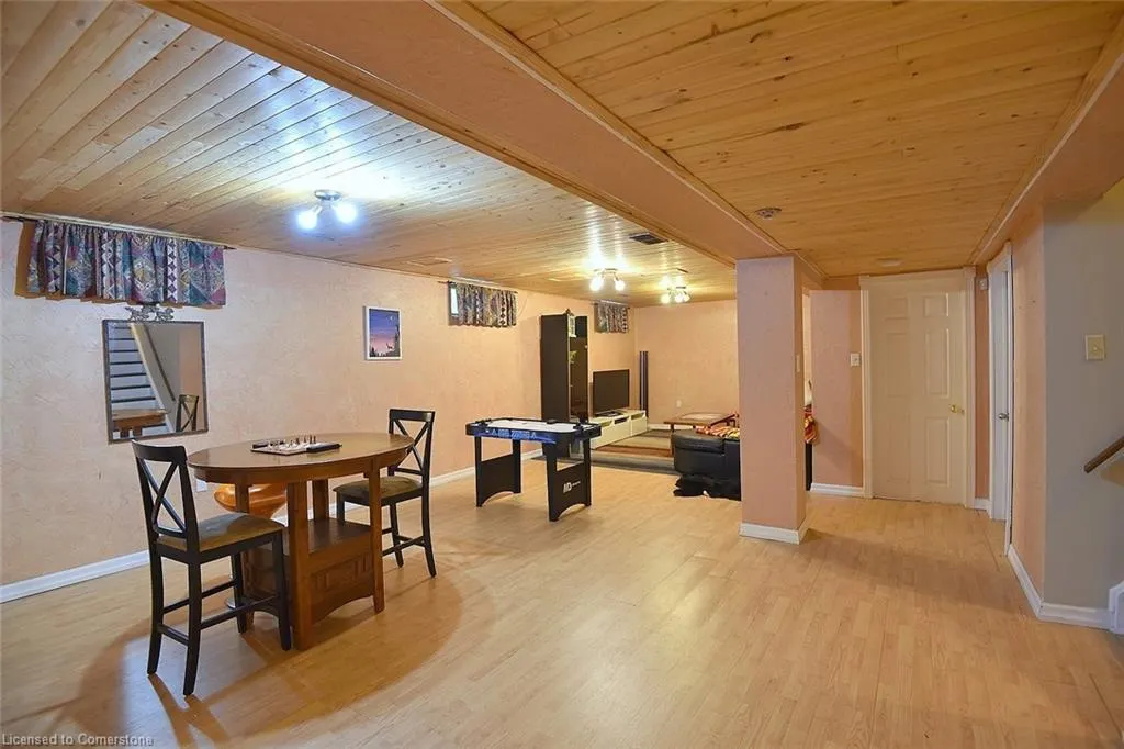 43 Niska Drive