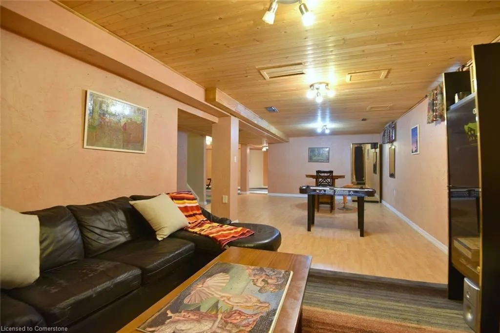43 Niska Drive