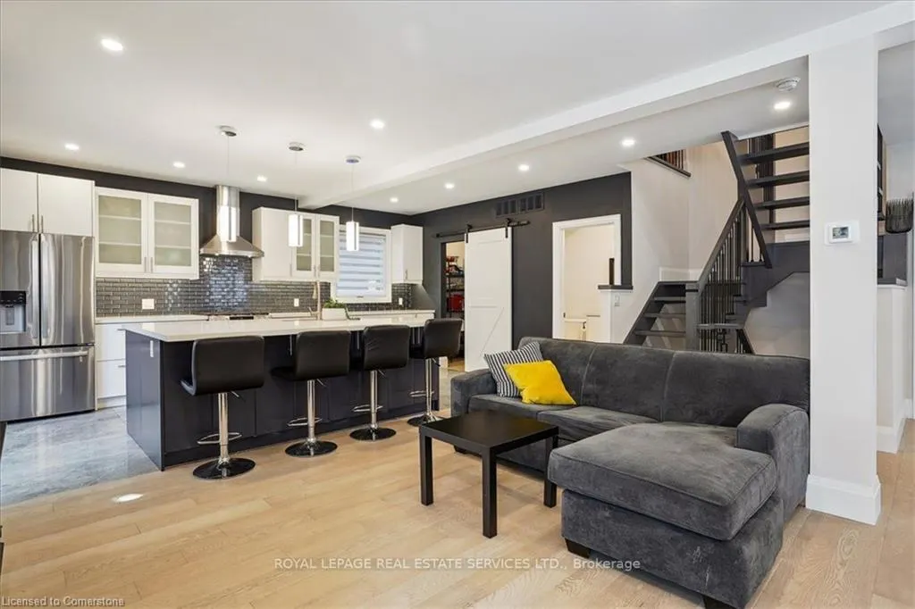 24 Peel Street N