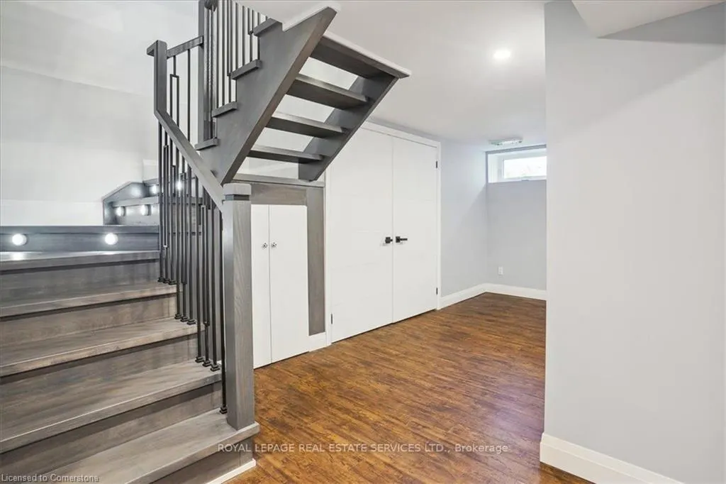 24 Peel Street N