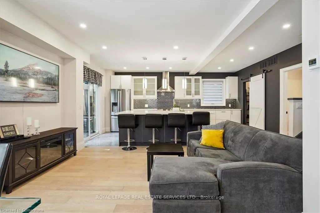 24 Peel Street N