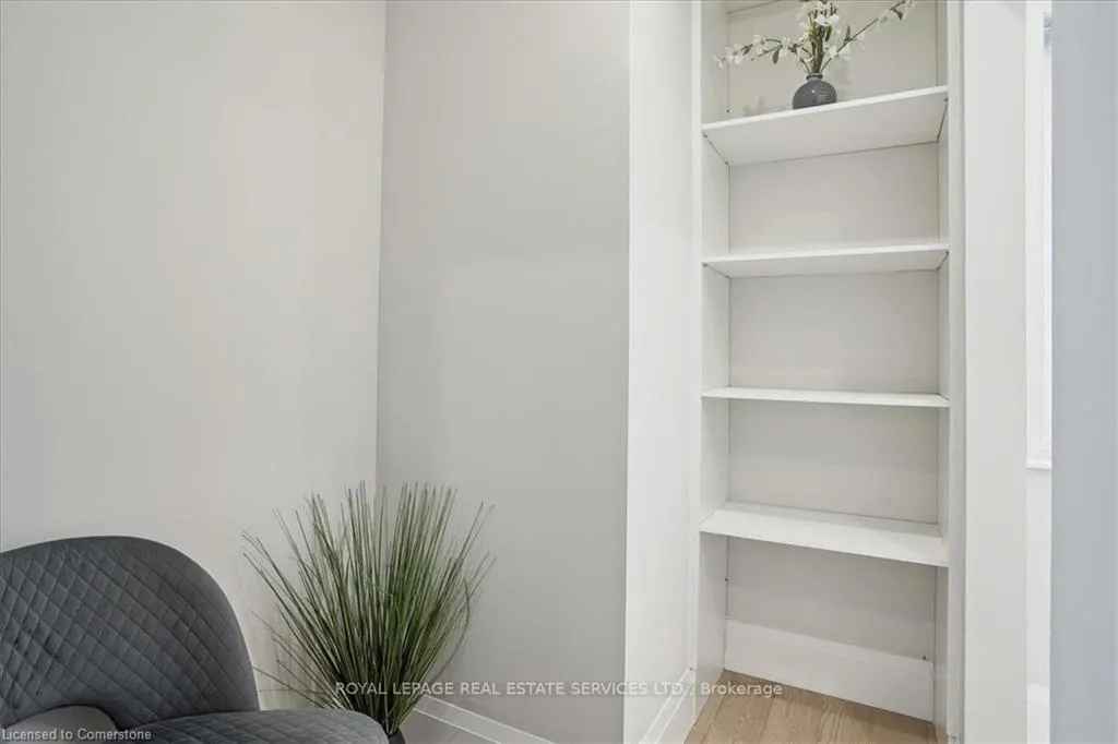 24 Peel Street N