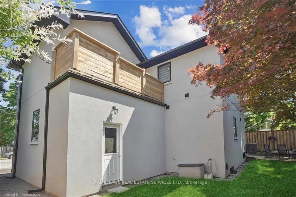 24 Peel Street N
