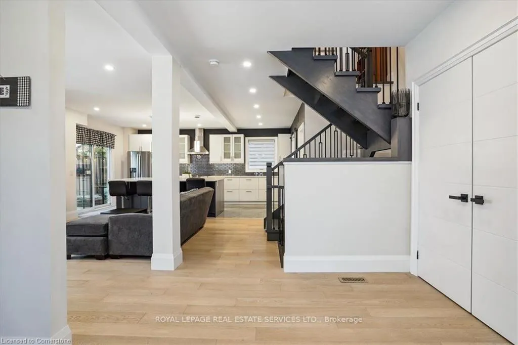 24 Peel Street N