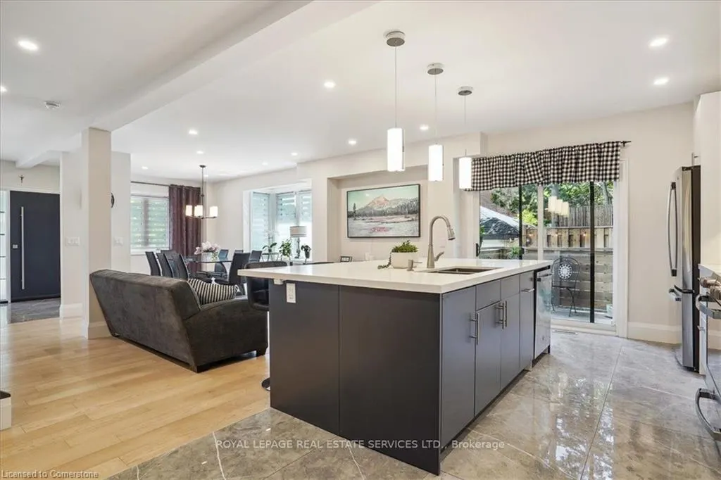 24 Peel Street N