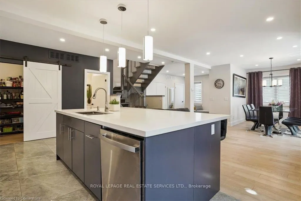 24 Peel Street N