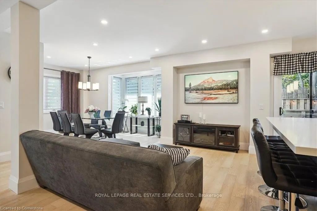 24 Peel Street N