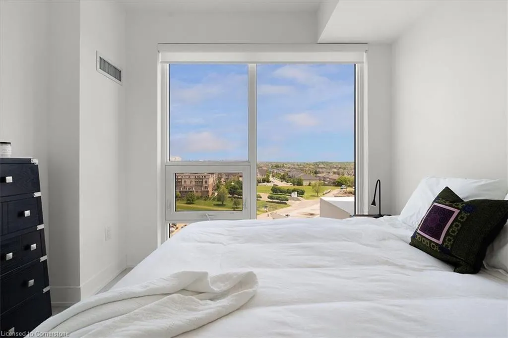 2450 Old Bronte Road, #706