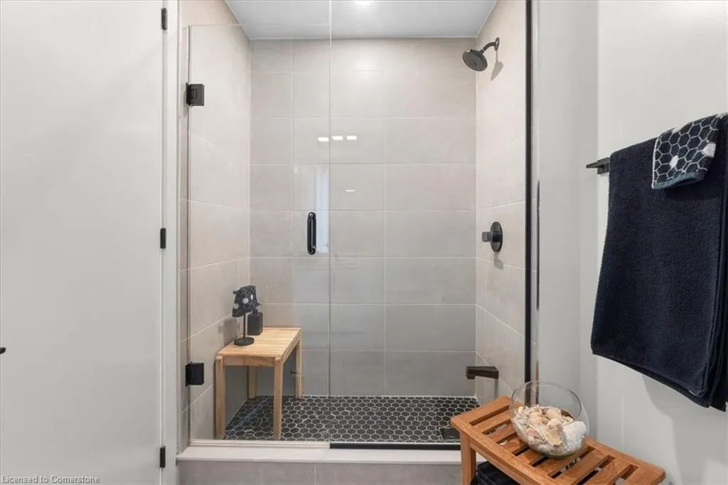 2450 Old Bronte Road, #706