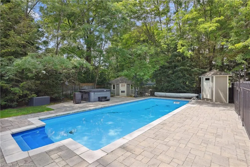 1267 Cumnock Crescent
