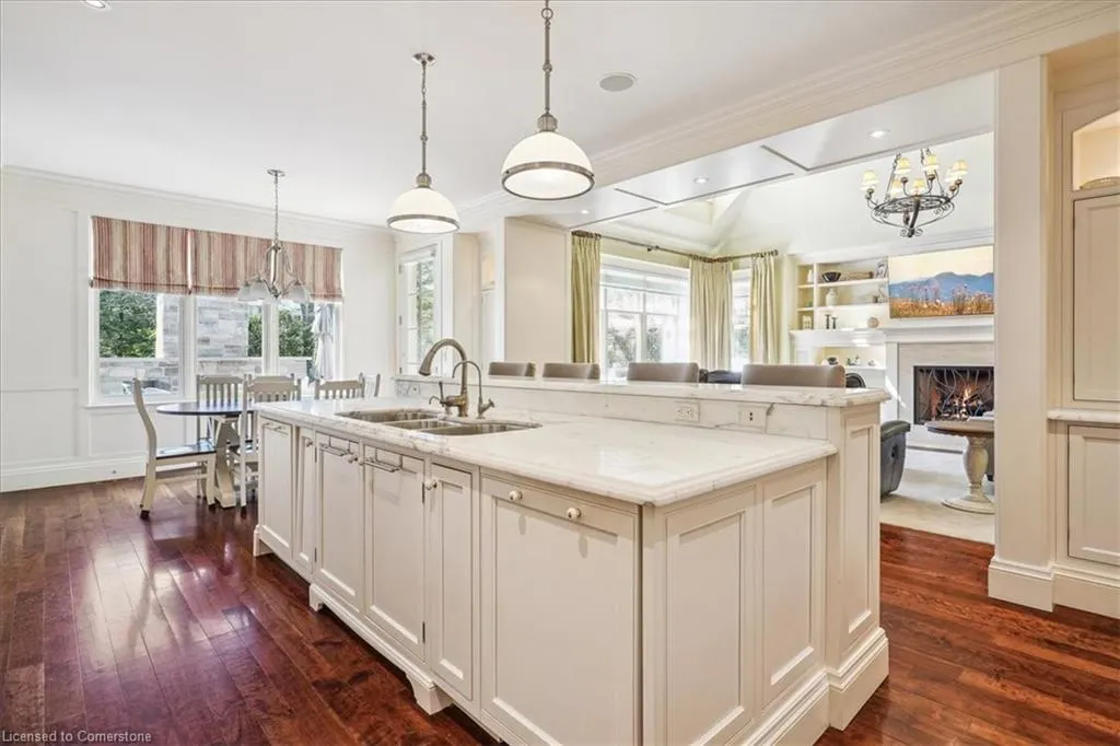 1267 Cumnock Crescent