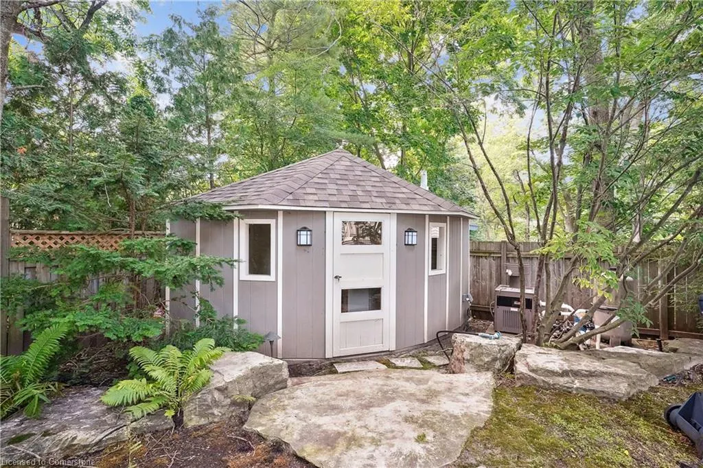 1267 Cumnock Crescent