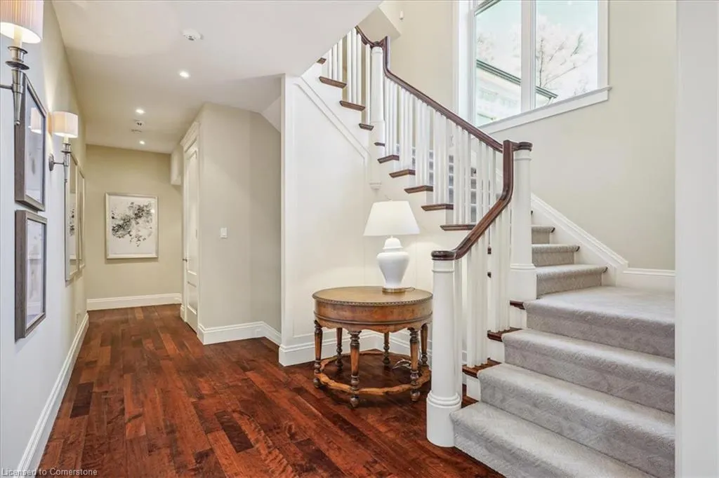 1267 Cumnock Crescent