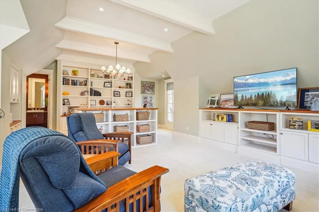 1267 Cumnock Crescent