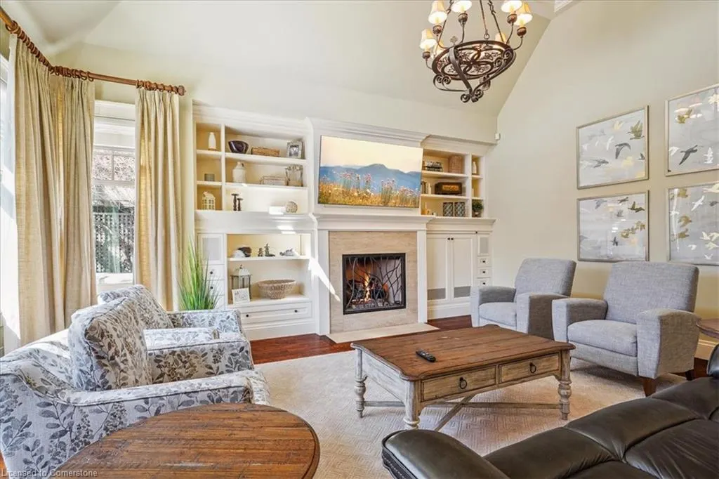 1267 Cumnock Crescent
