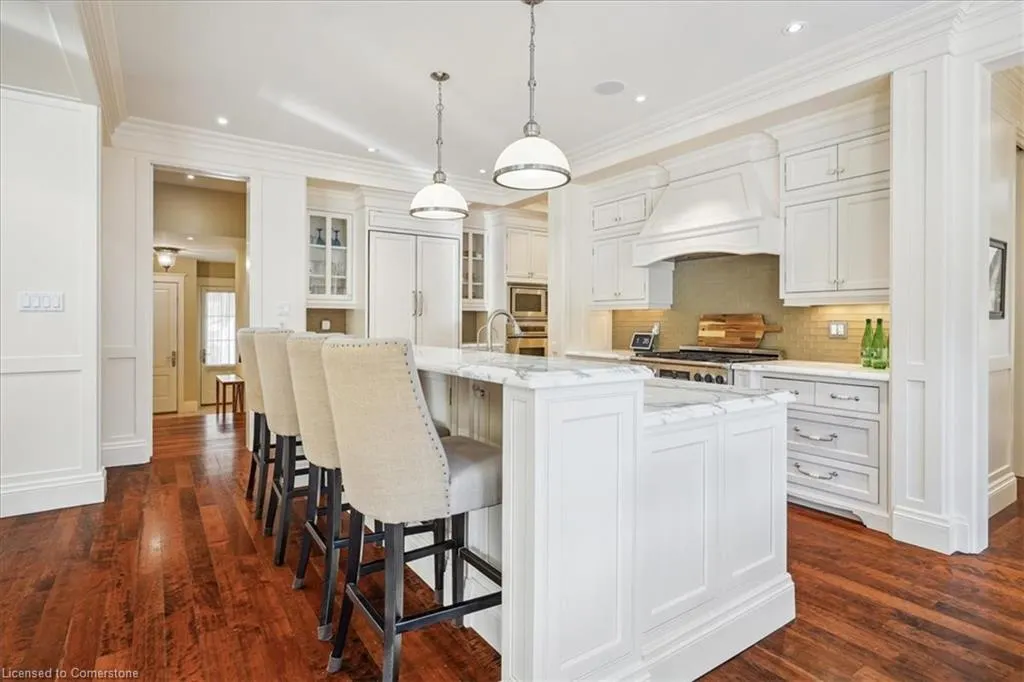 1267 Cumnock Crescent