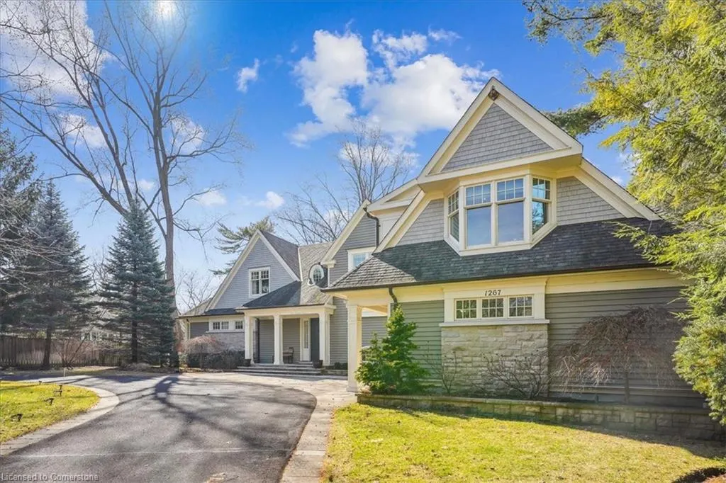 1267 Cumnock Crescent