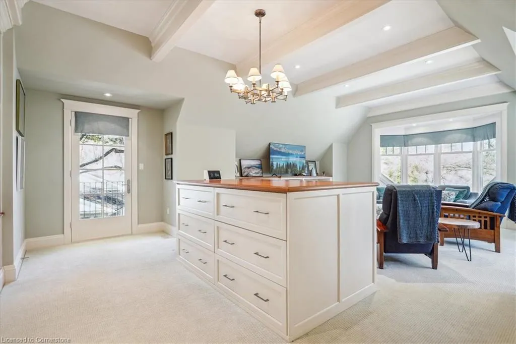 1267 Cumnock Crescent