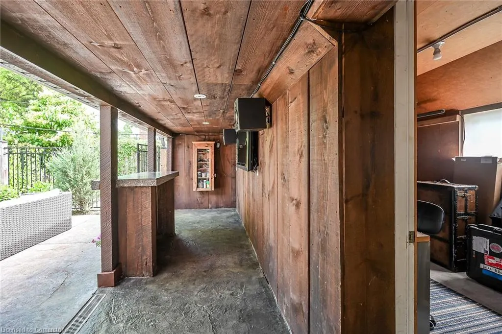 287 King Street W