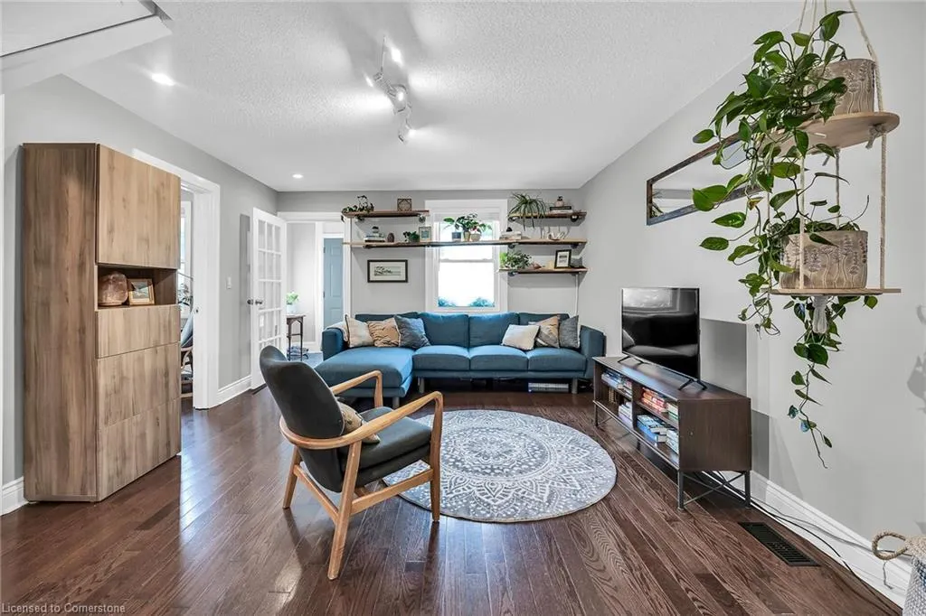 287 King Street W