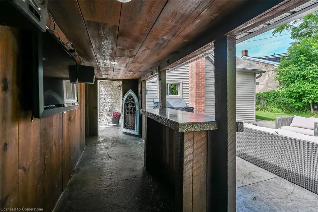 287 King Street W