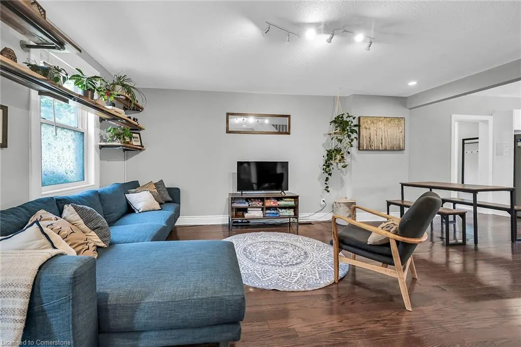 287 King Street W