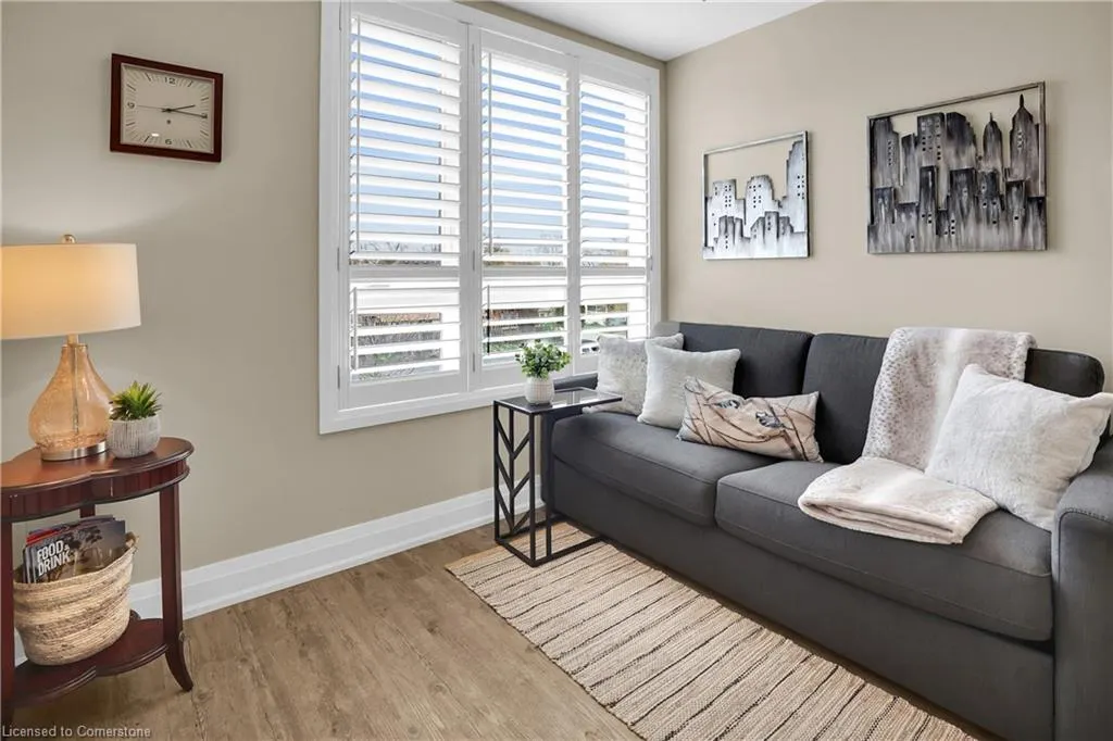 39 Robinson Street N, #4