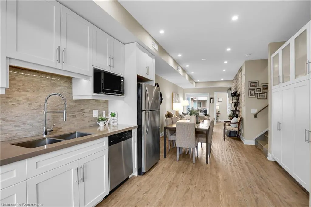 39 Robinson Street N, #4